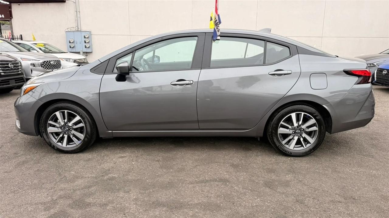 Nissan Versa SV 2025
