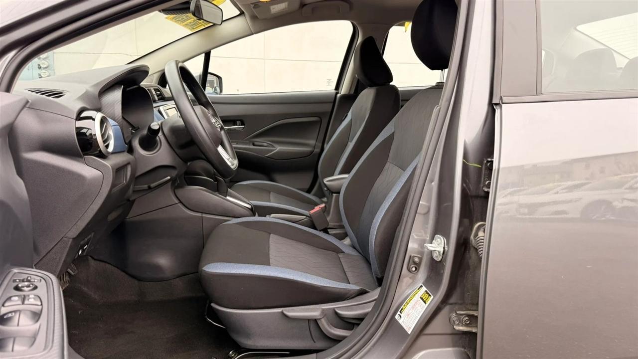 Nissan Versa SV 2025