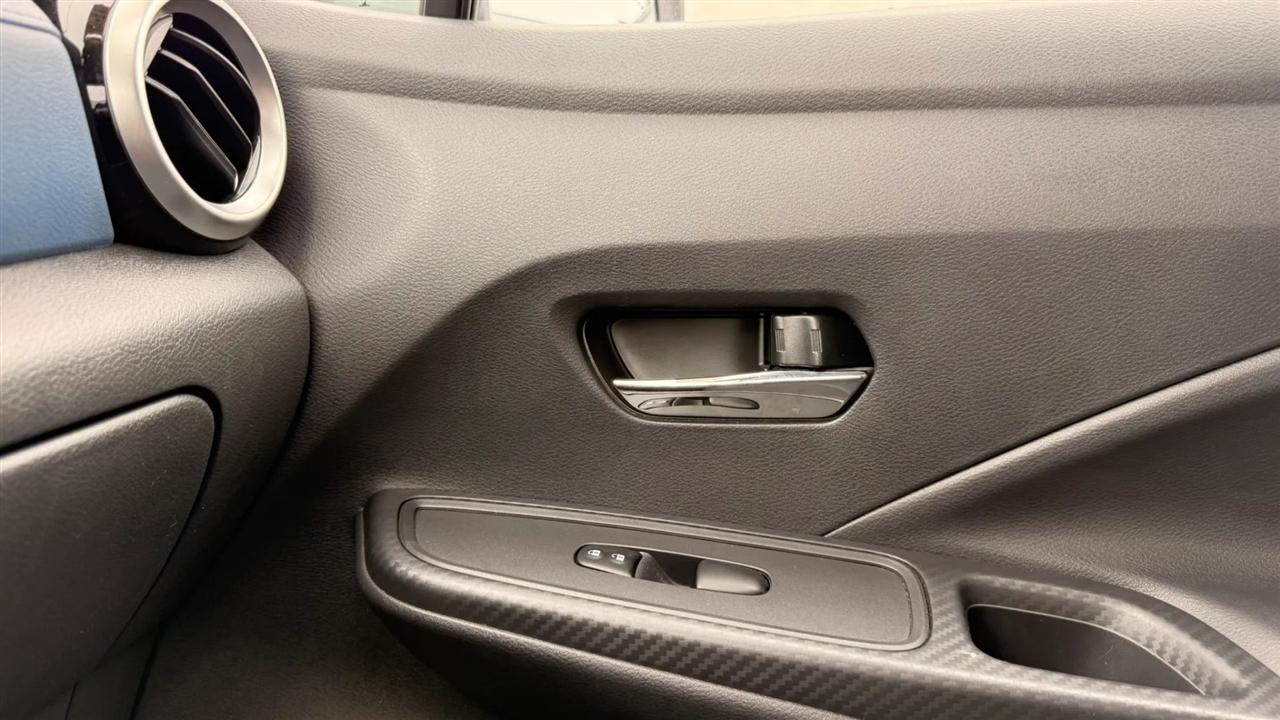 Nissan Versa SV 2025