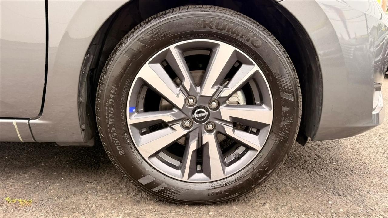 Nissan Versa SV 2025