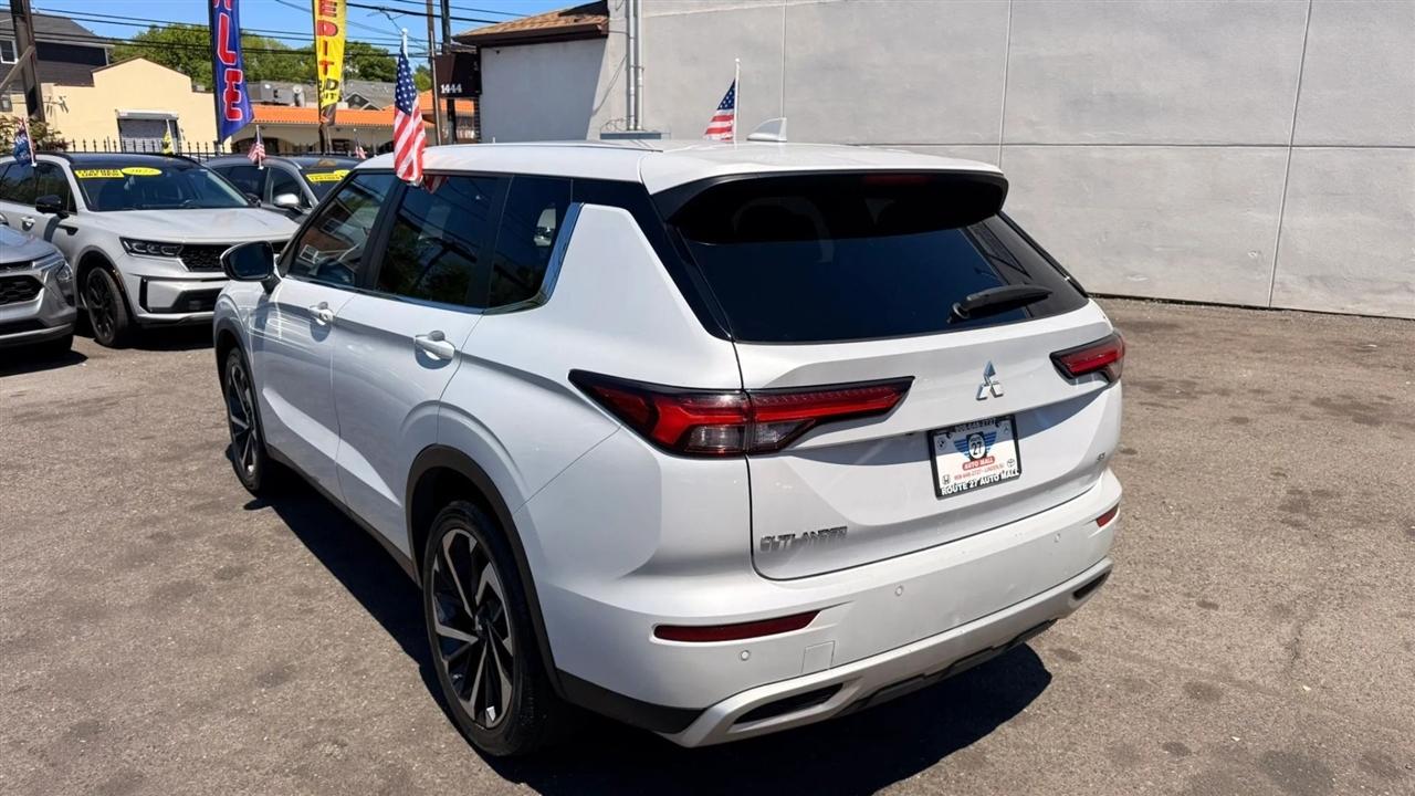 Mitsubishi Outlander SE 2WD 2024