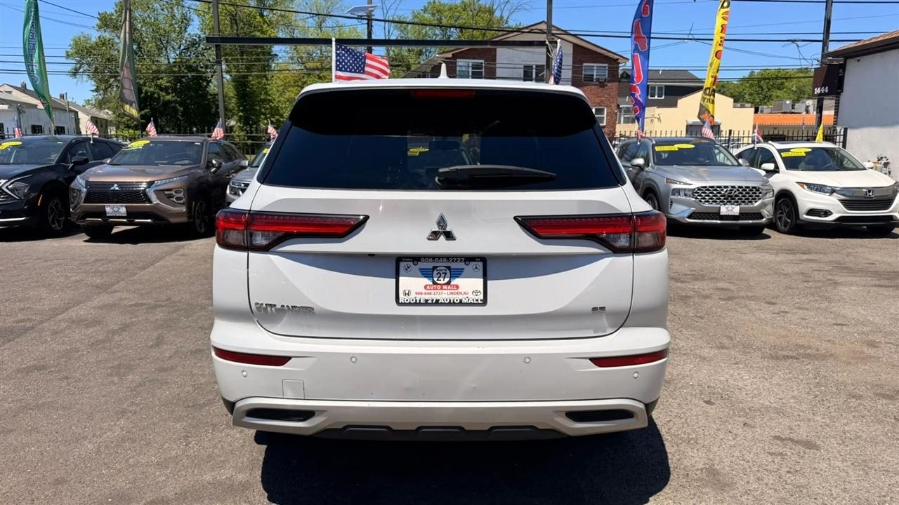 Mitsubishi Outlander SE 2WD 2024