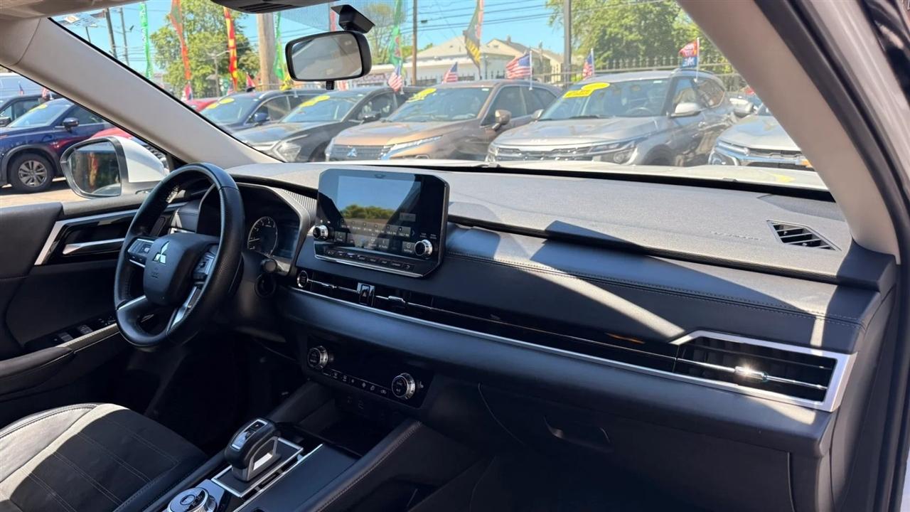 Mitsubishi Outlander SE 2WD 2024