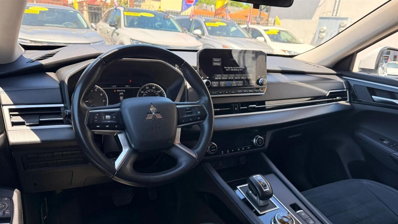 Mitsubishi Outlander SE 2WD 2024