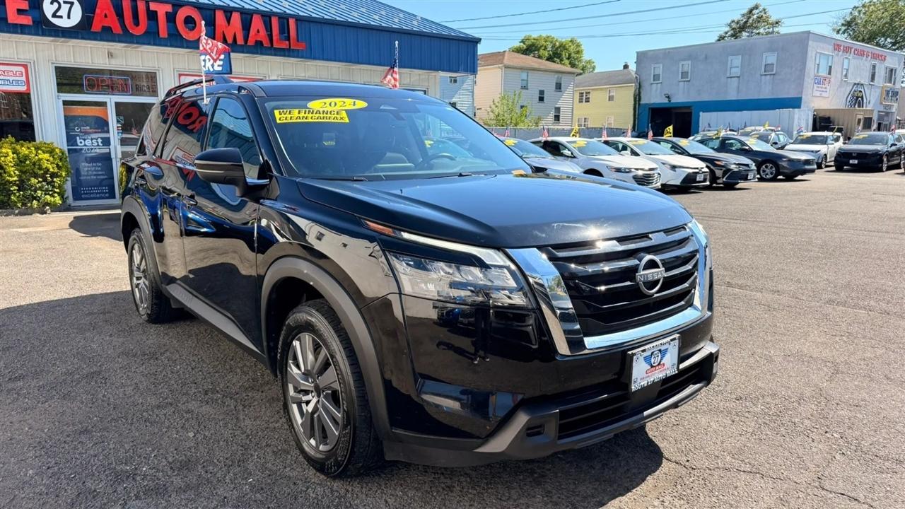 Nissan Pathfinder SV 2024