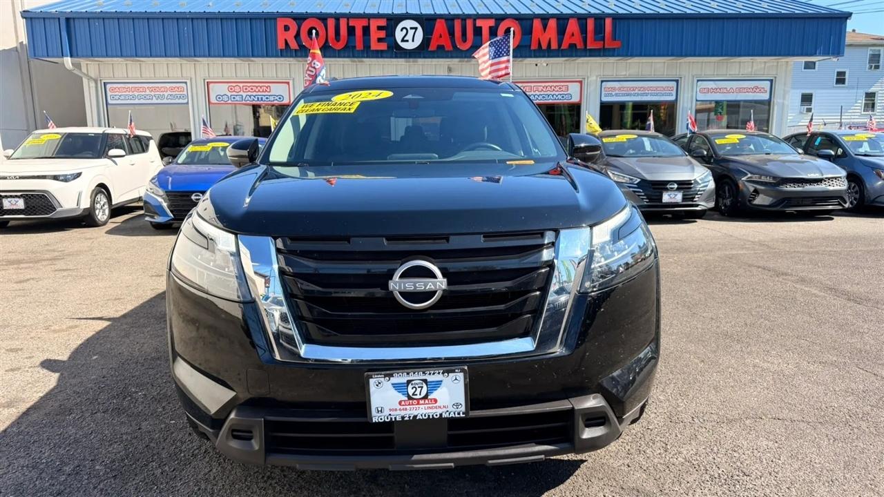 Nissan Pathfinder SV 2024