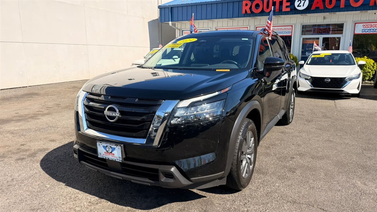 Nissan Pathfinder SV 2024