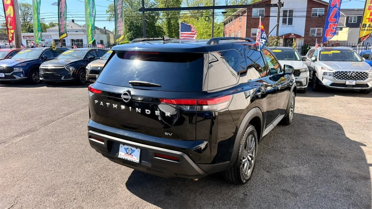 Nissan Pathfinder SV 2024