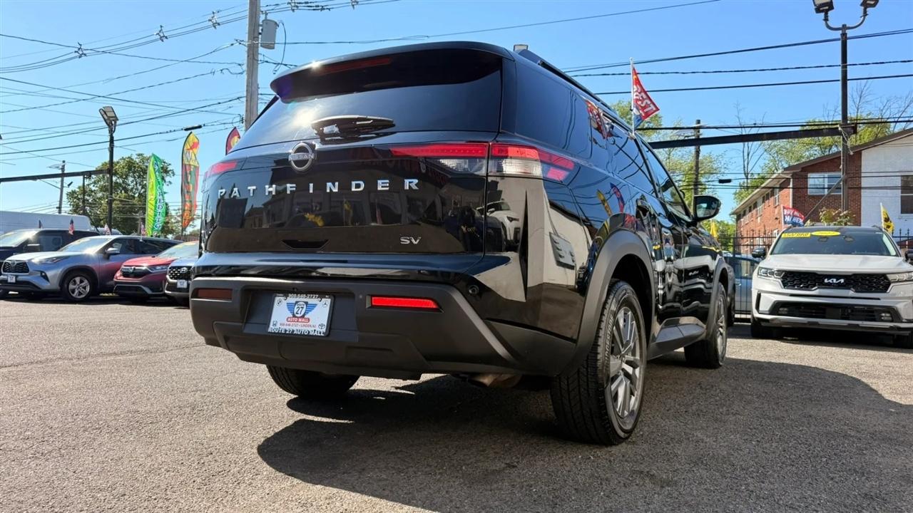 Nissan Pathfinder SV 2024