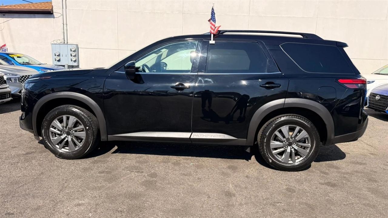 Nissan Pathfinder SV 2024