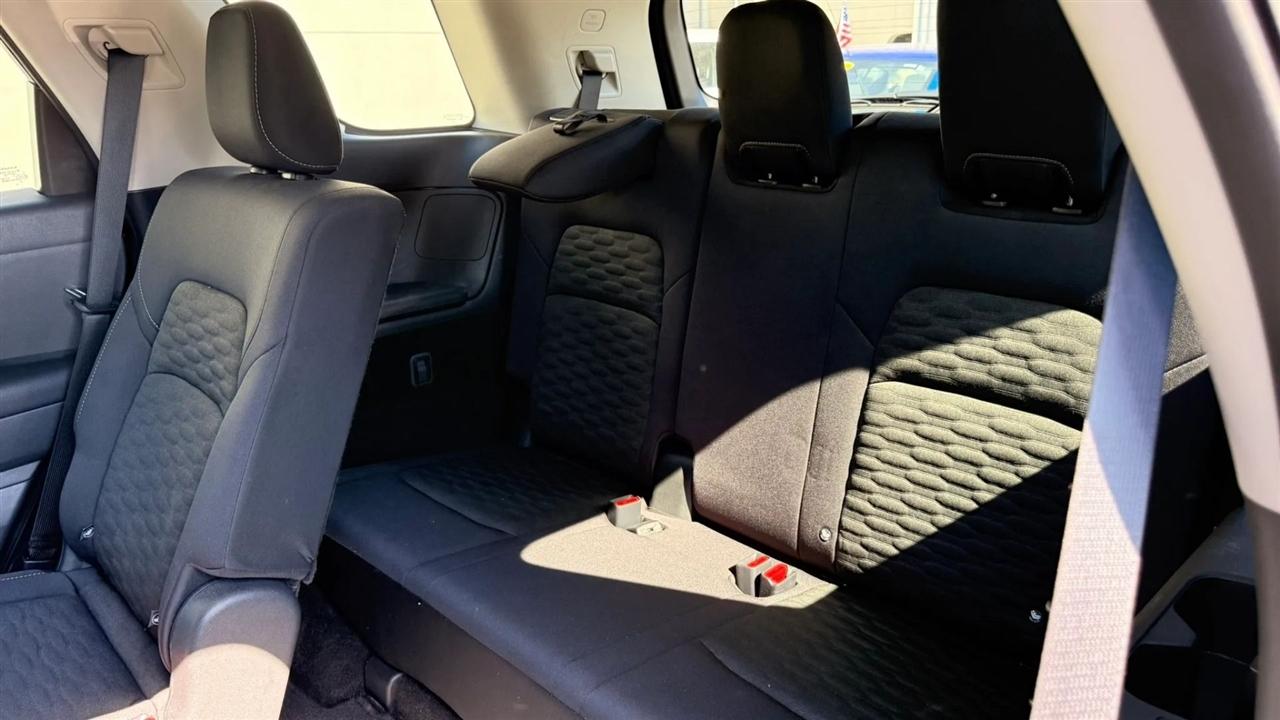 Nissan Pathfinder SV 2024