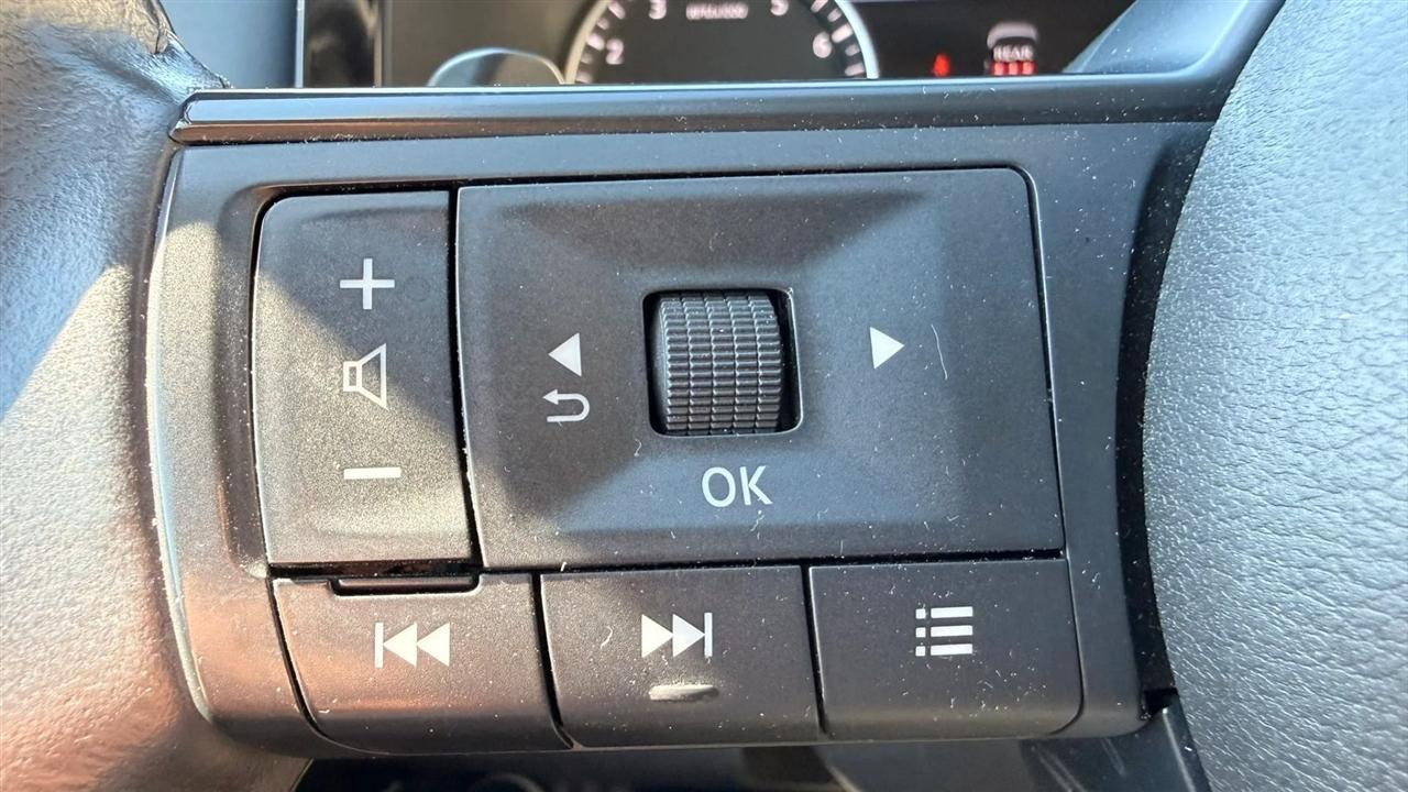 Nissan Pathfinder SV 2024