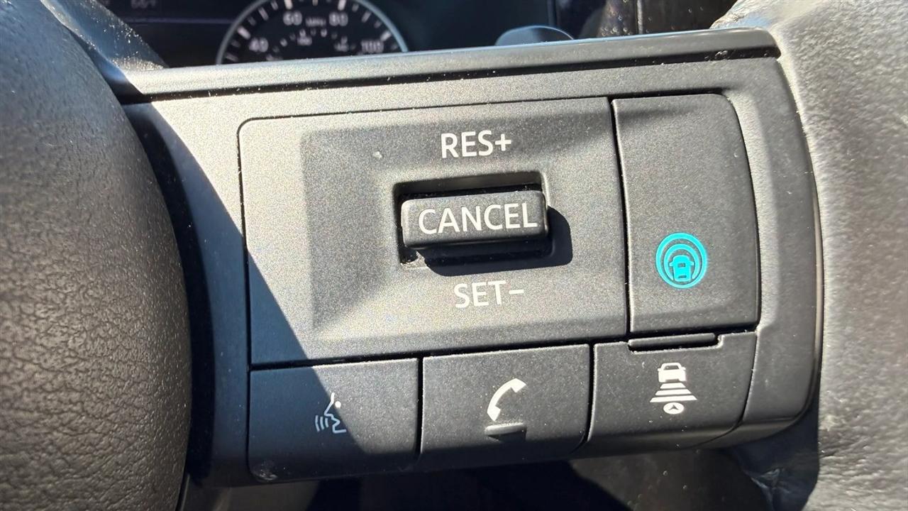 Nissan Pathfinder SV 2024
