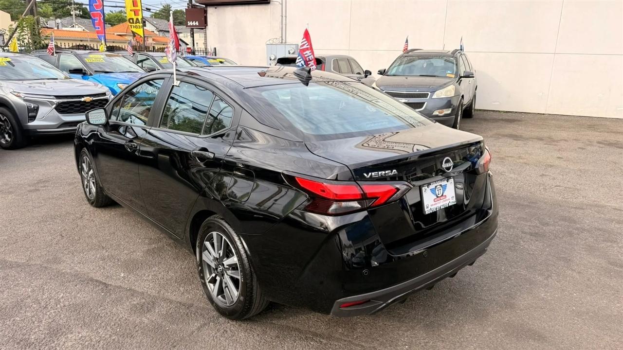 Nissan Versa SV 2025