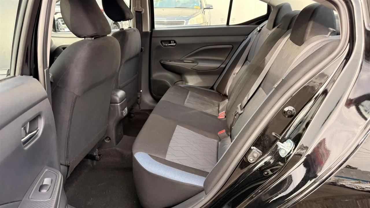 Nissan Versa SV 2025