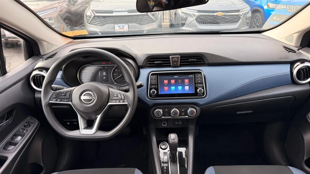 Nissan Versa SV 2025