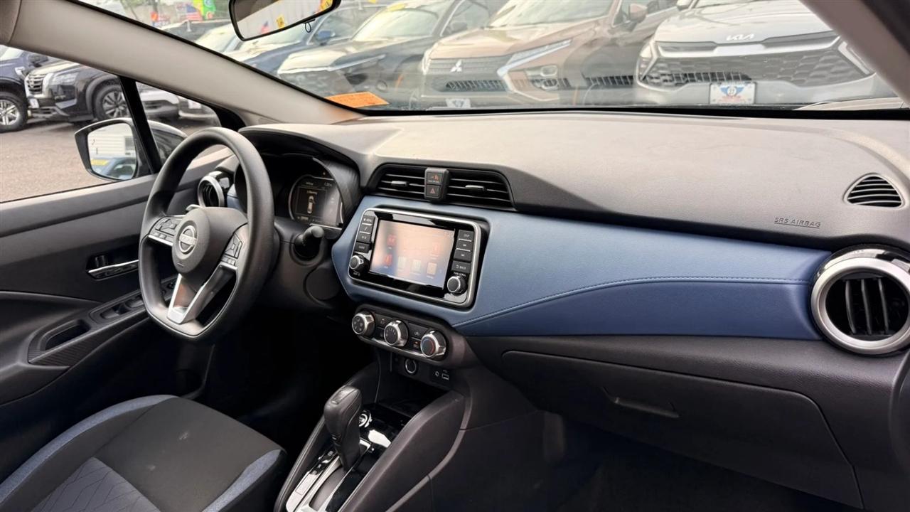 Nissan Versa SV 2025