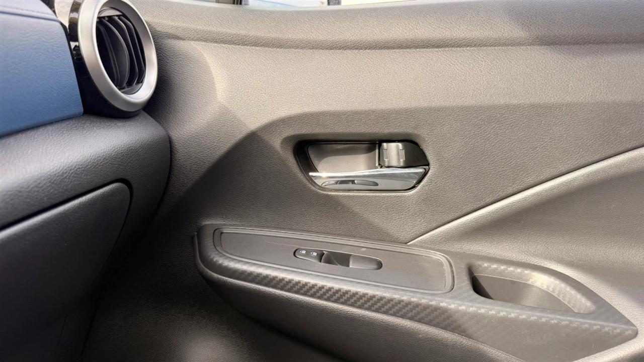 Nissan Versa SV 2025