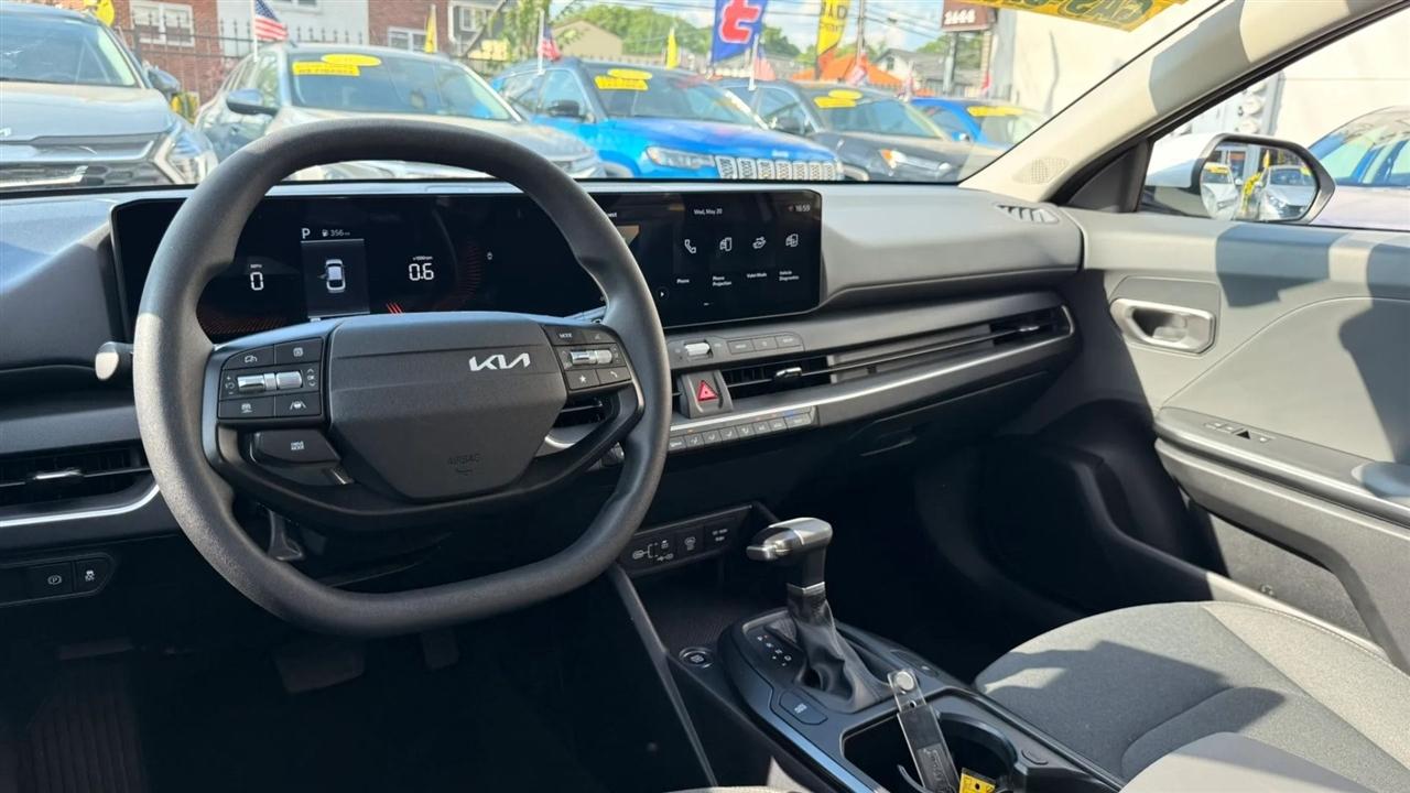 Kia K4 LXS 2025