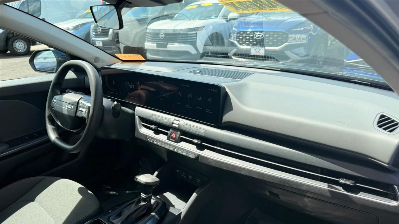 Kia K4 LXS 2025