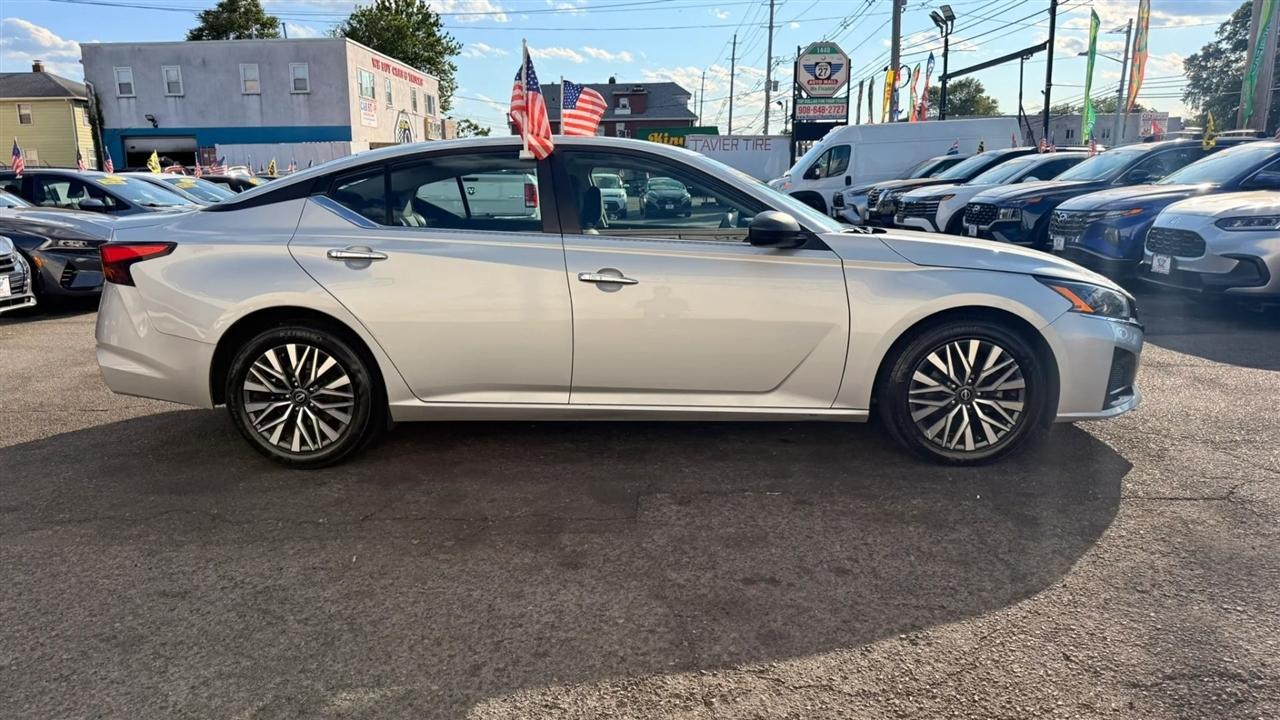 Nissan Altima 2.5 SV 2024