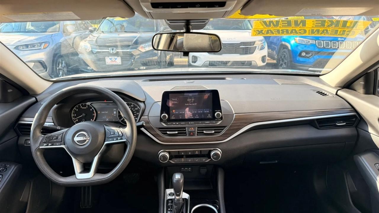 Nissan Altima 2.5 SV 2024