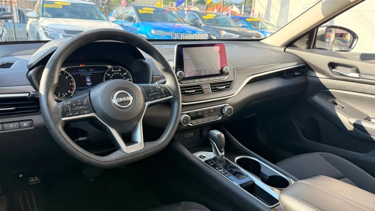 Nissan Altima 2.5 SV 2024