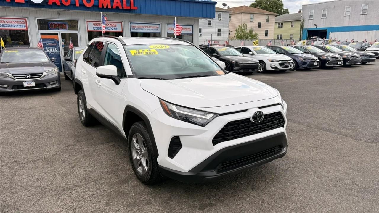 Toyota RAV4 XLE 2024