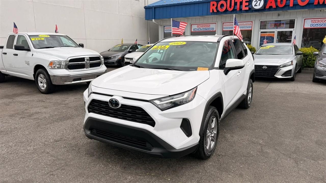Toyota RAV4 XLE 2024