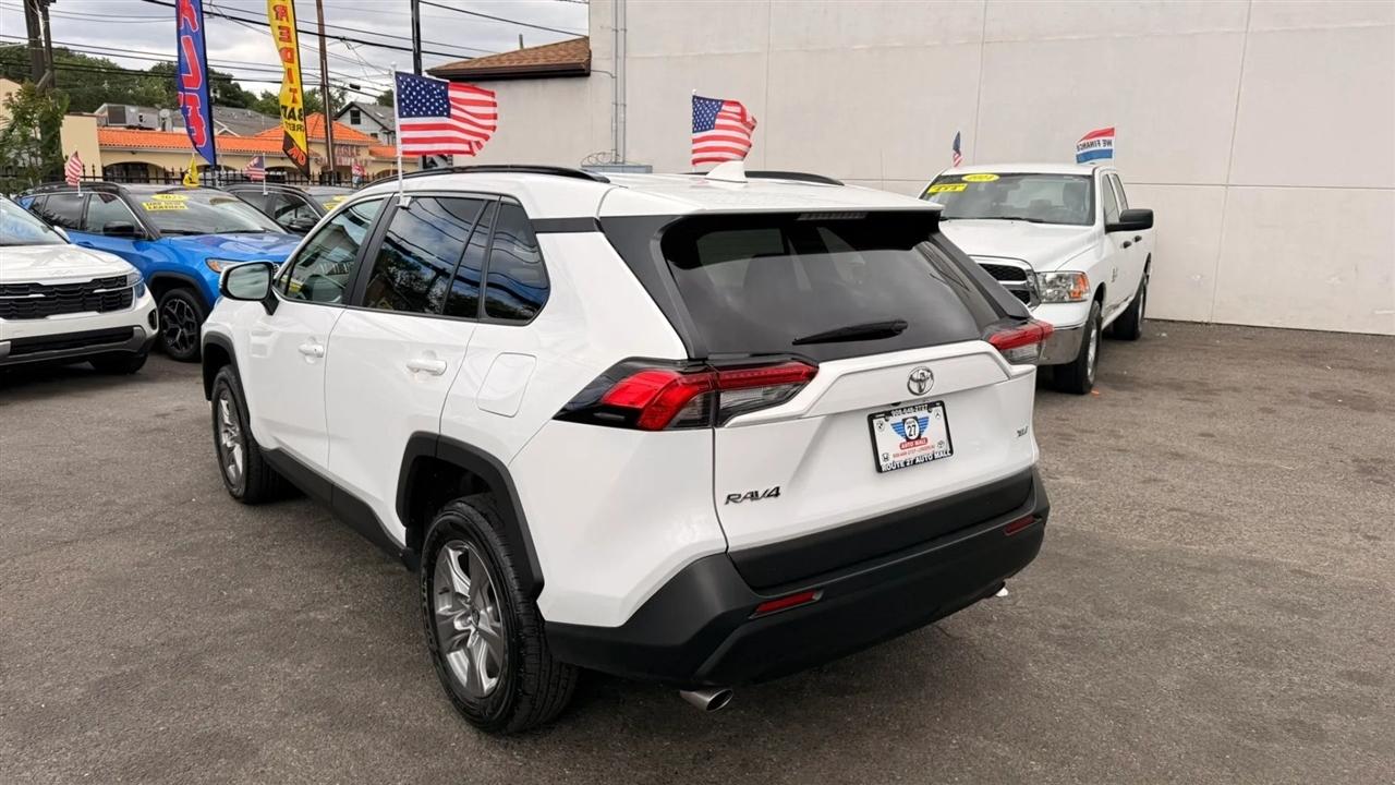 Toyota RAV4 XLE 2024