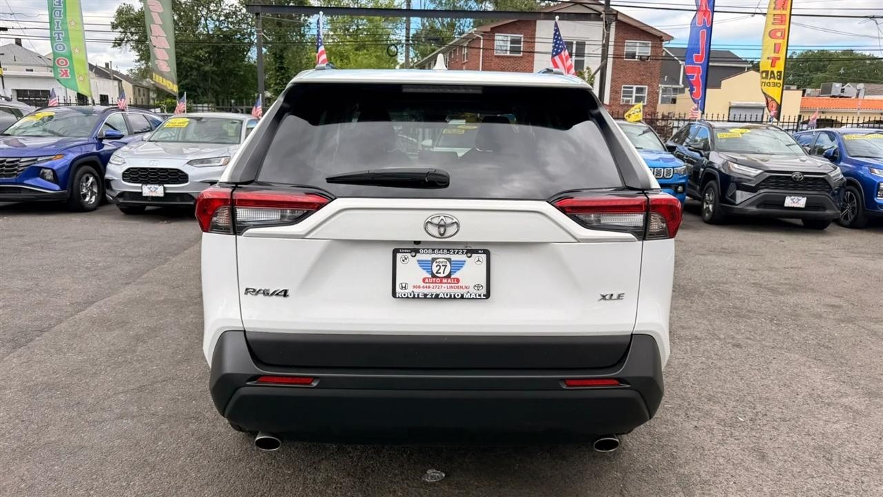 Toyota RAV4 XLE 2024