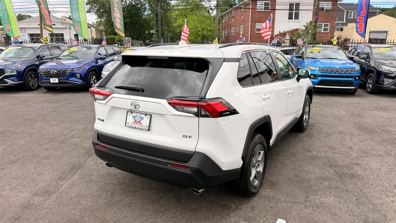 Toyota RAV4 XLE 2024