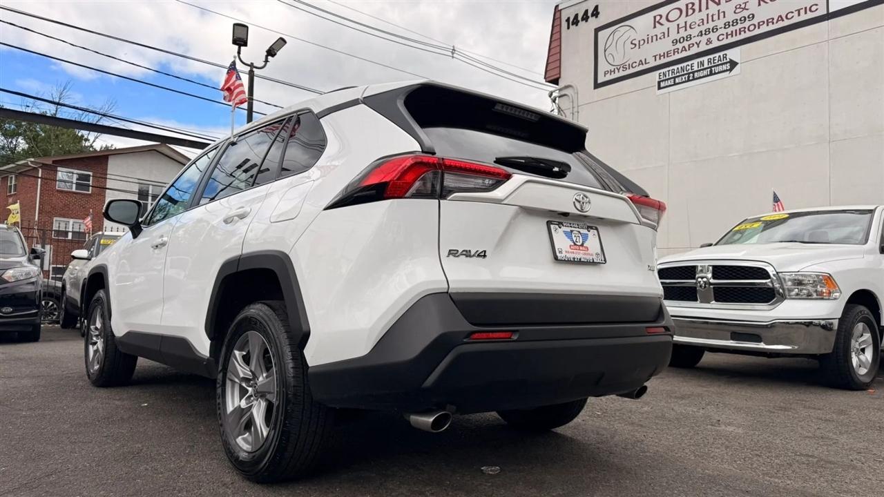 Toyota RAV4 XLE 2024