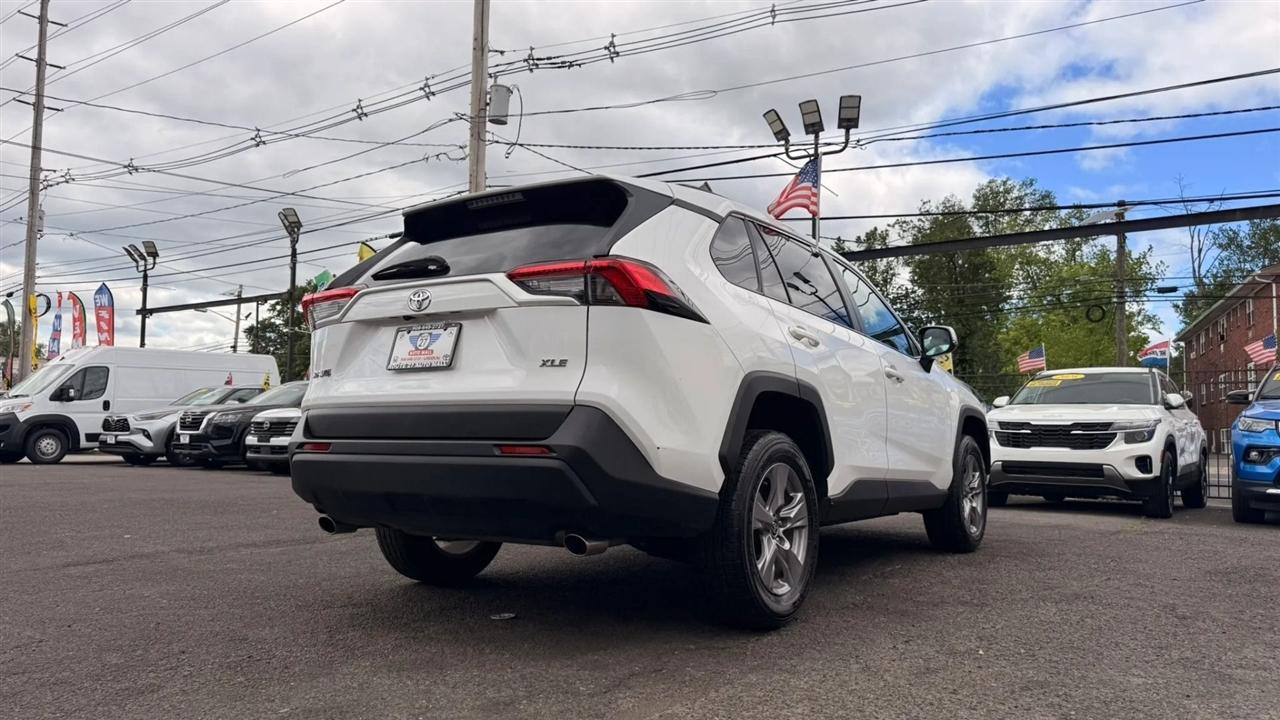 Toyota RAV4 XLE 2024