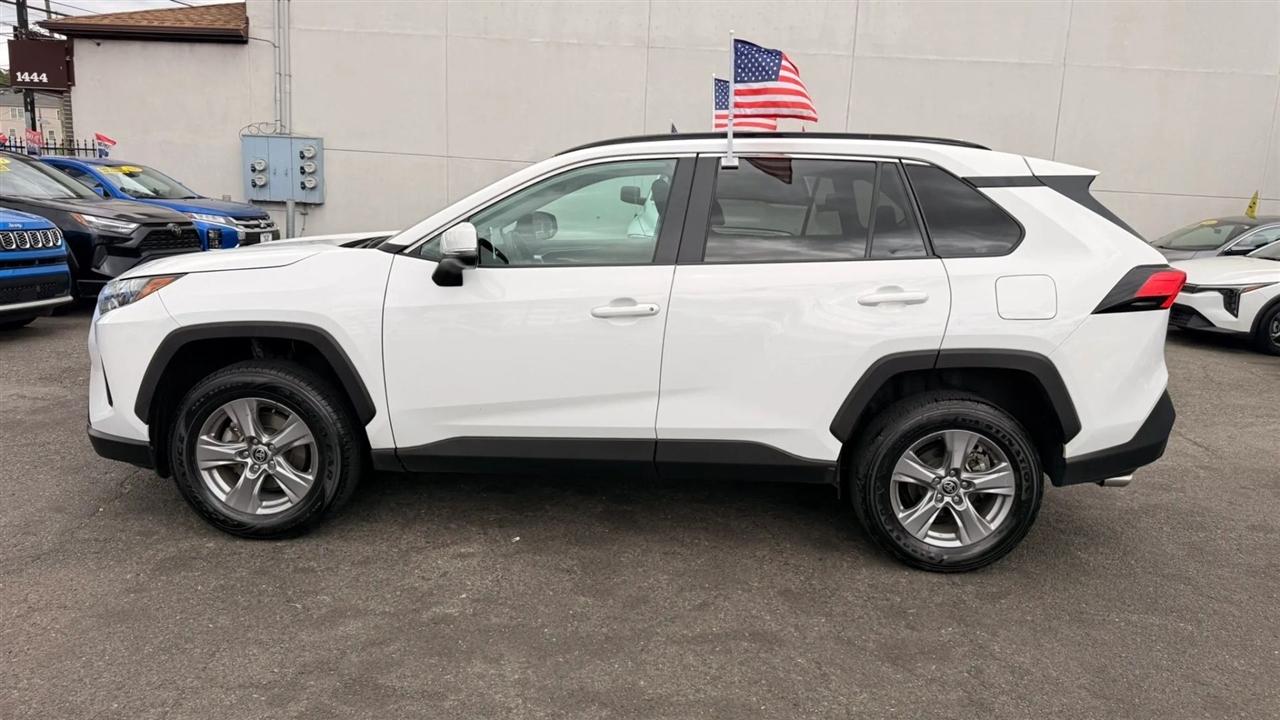 Toyota RAV4 XLE 2024