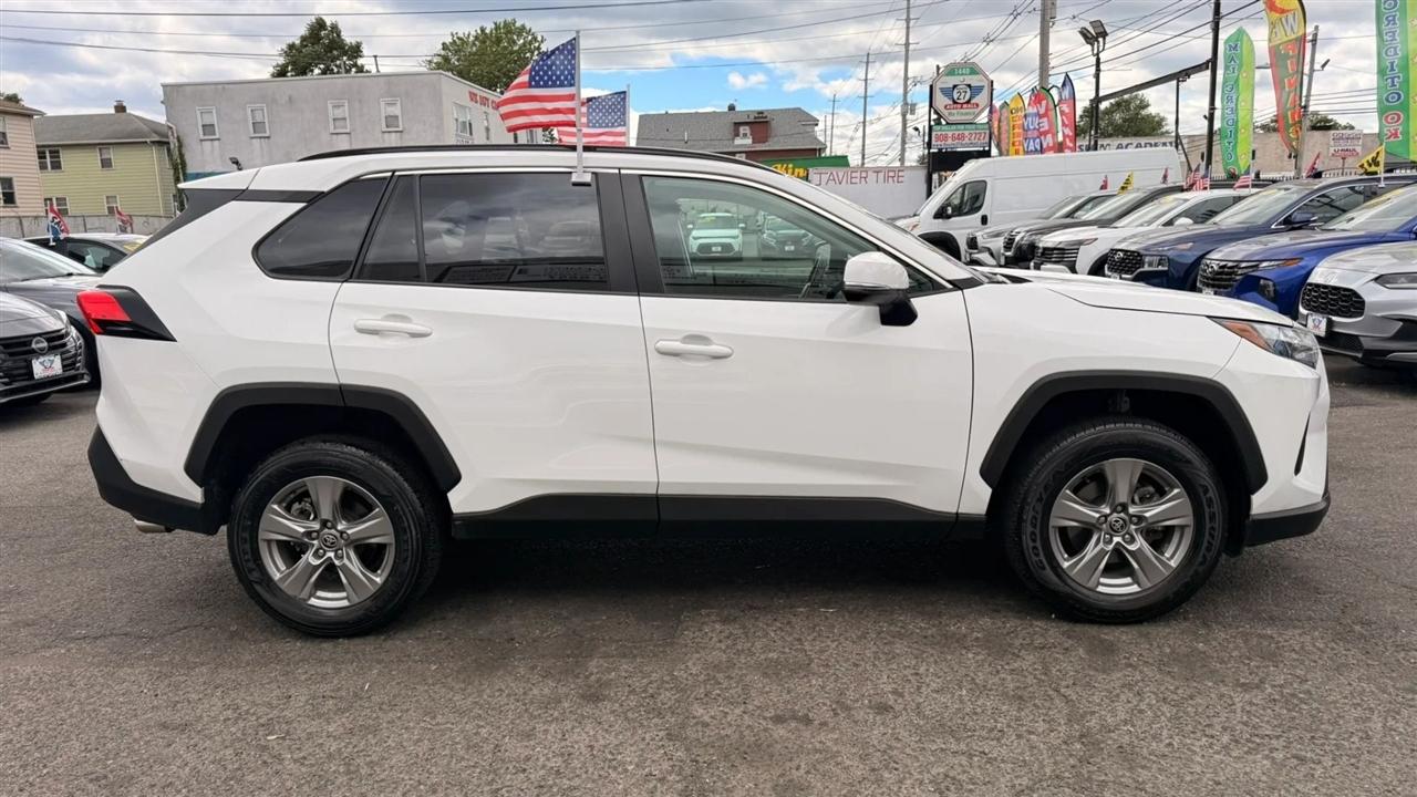 Toyota RAV4 XLE 2024