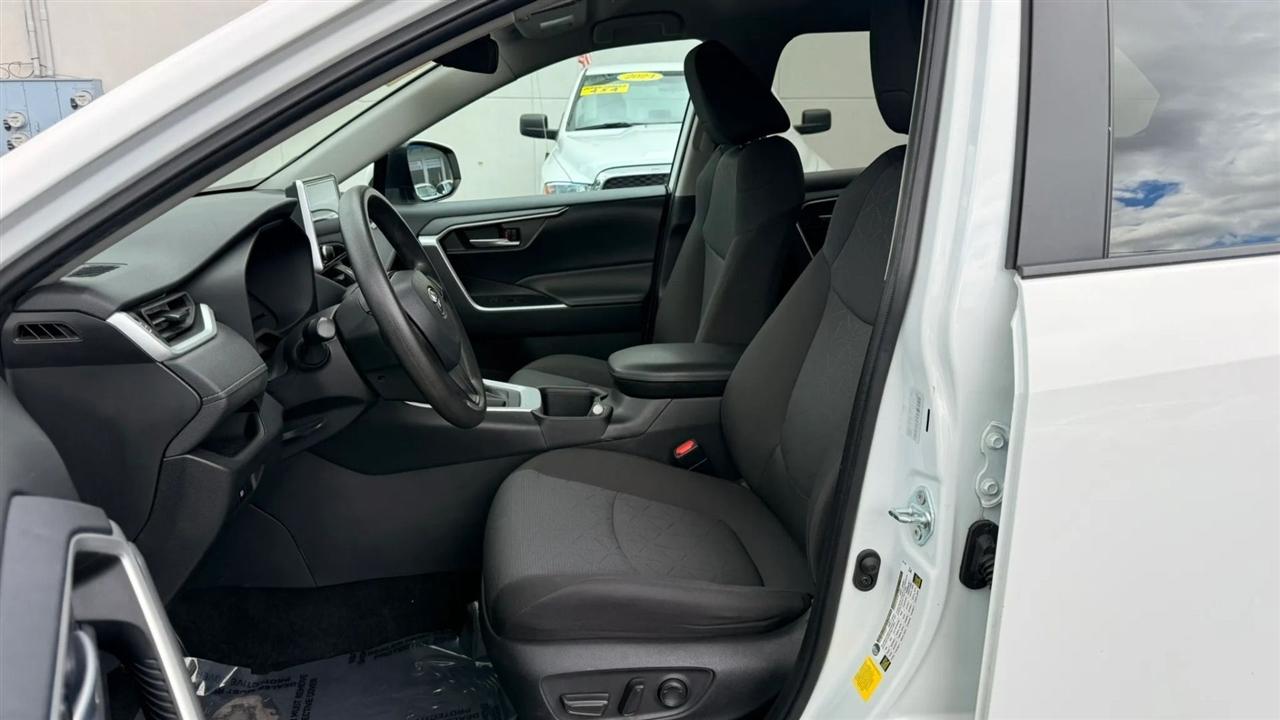 Toyota RAV4 XLE 2024