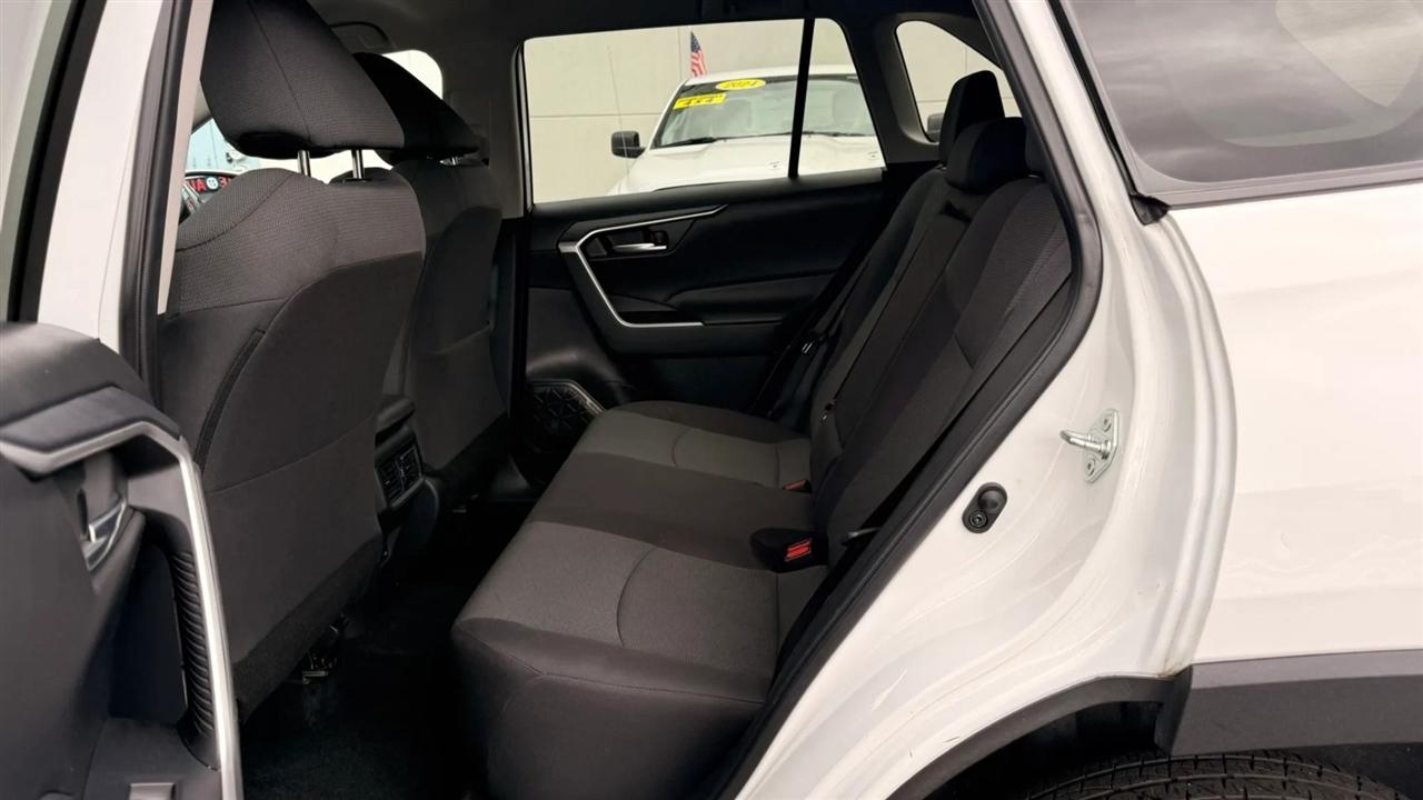 Toyota RAV4 XLE 2024