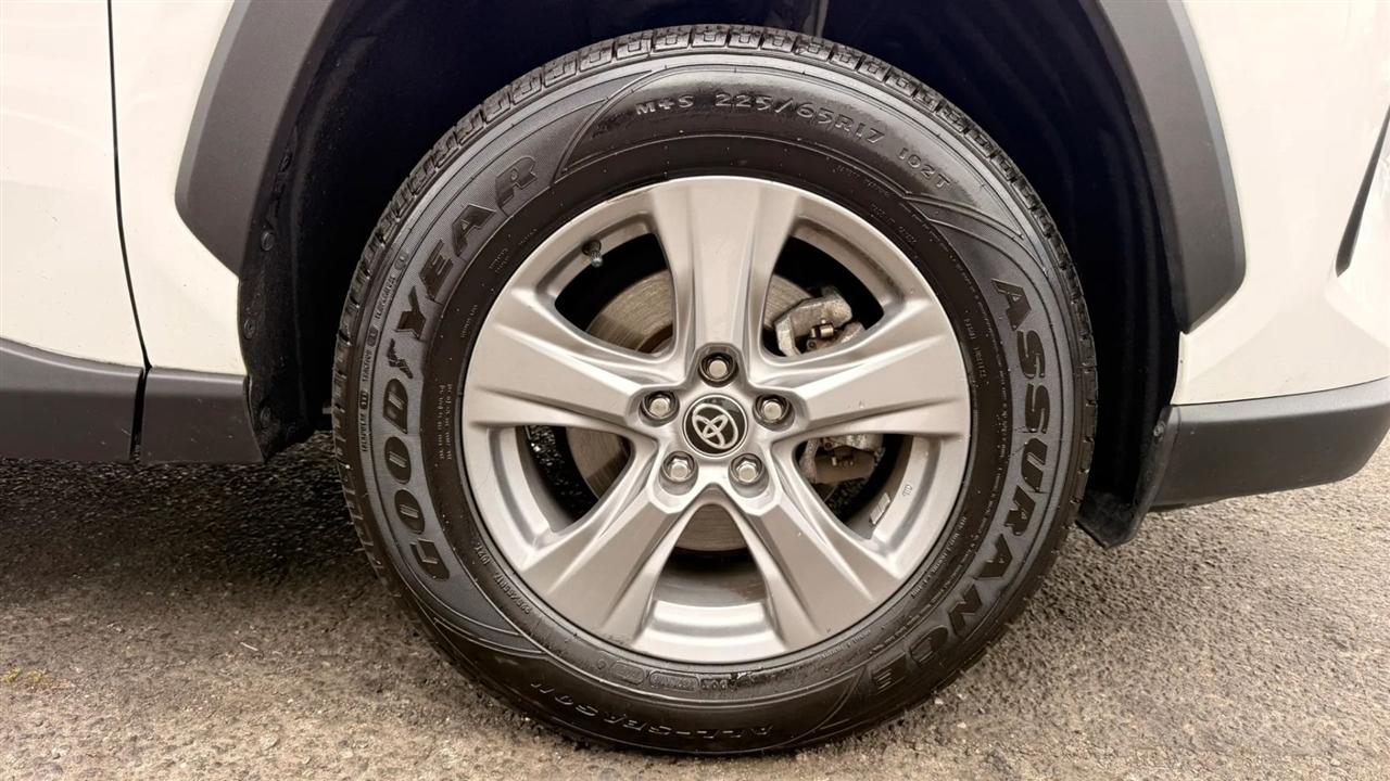 Toyota RAV4 XLE 2024