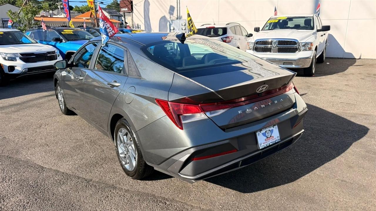 Hyundai Elantra SEL 2024