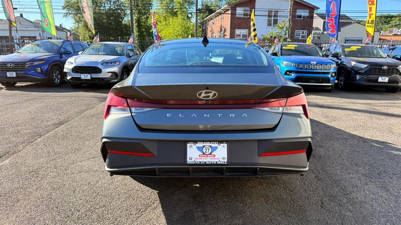Hyundai Elantra SEL 2024