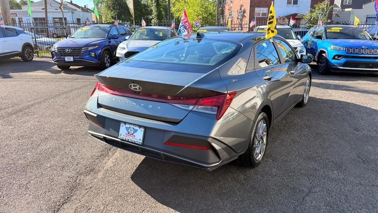 Hyundai Elantra SEL 2024