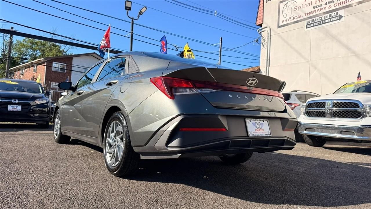 Hyundai Elantra SEL 2024