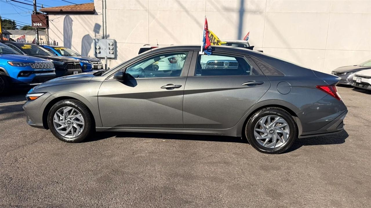 Hyundai Elantra SEL 2024