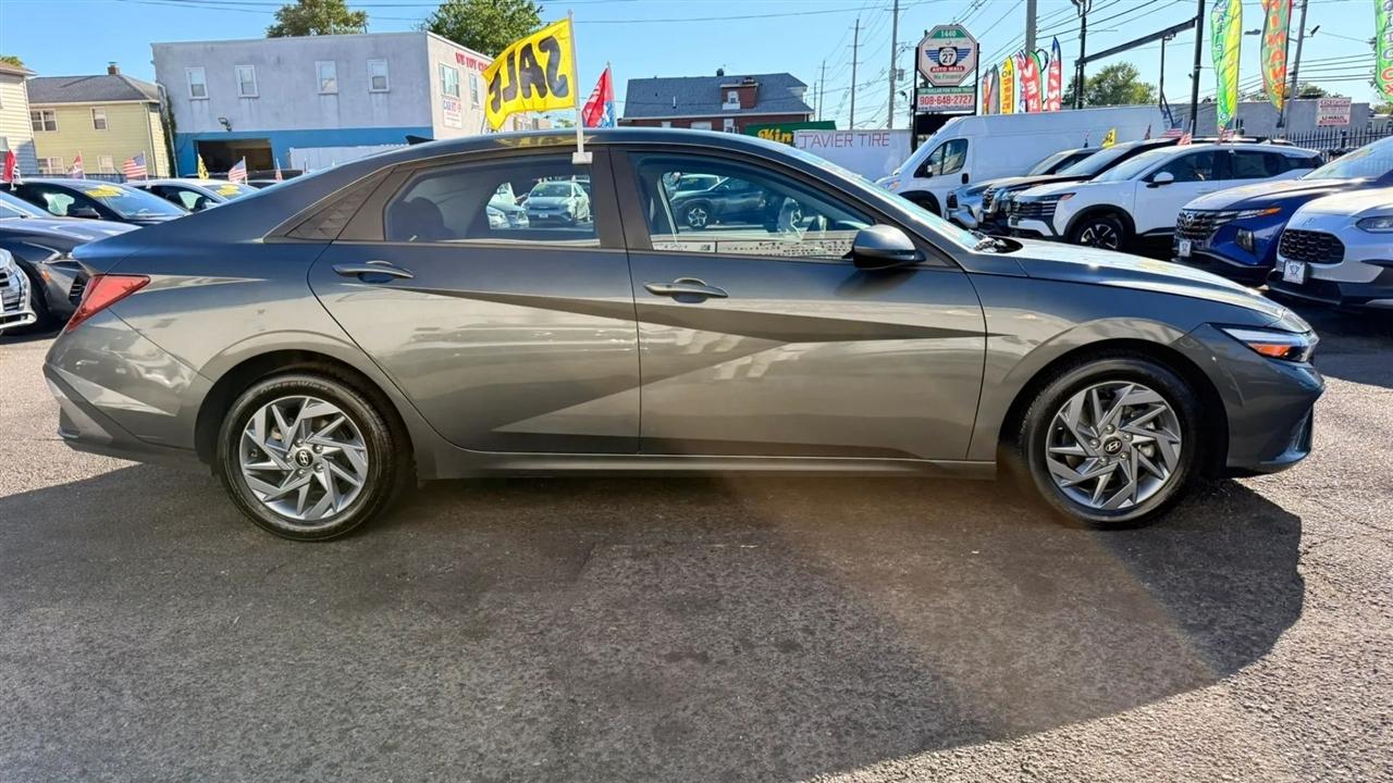 Hyundai Elantra SEL 2024