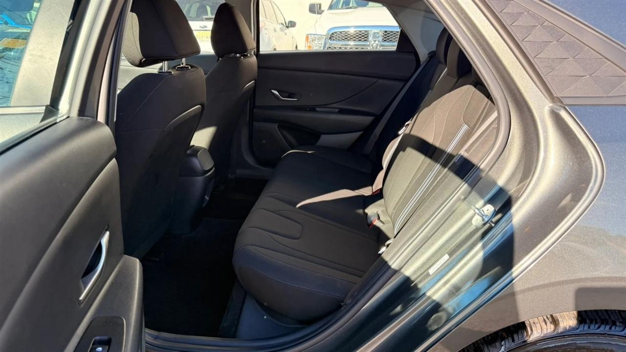 Hyundai Elantra SEL 2024