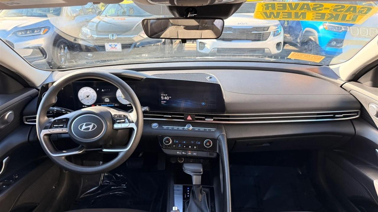 Hyundai Elantra SEL 2024