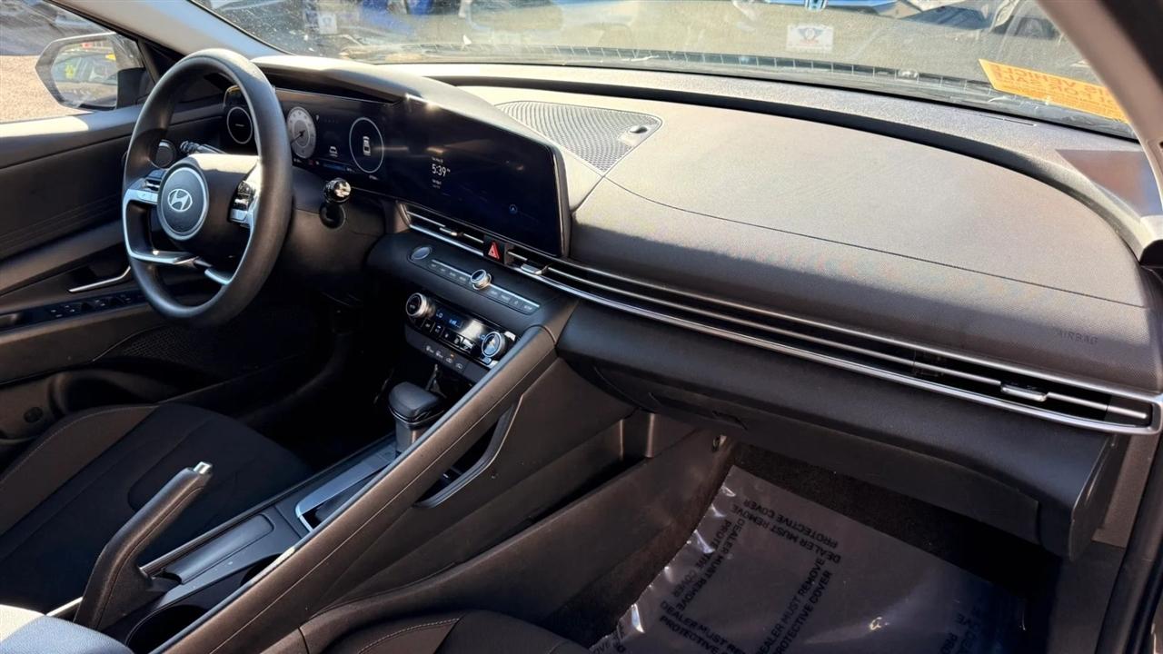 Hyundai Elantra SEL 2024