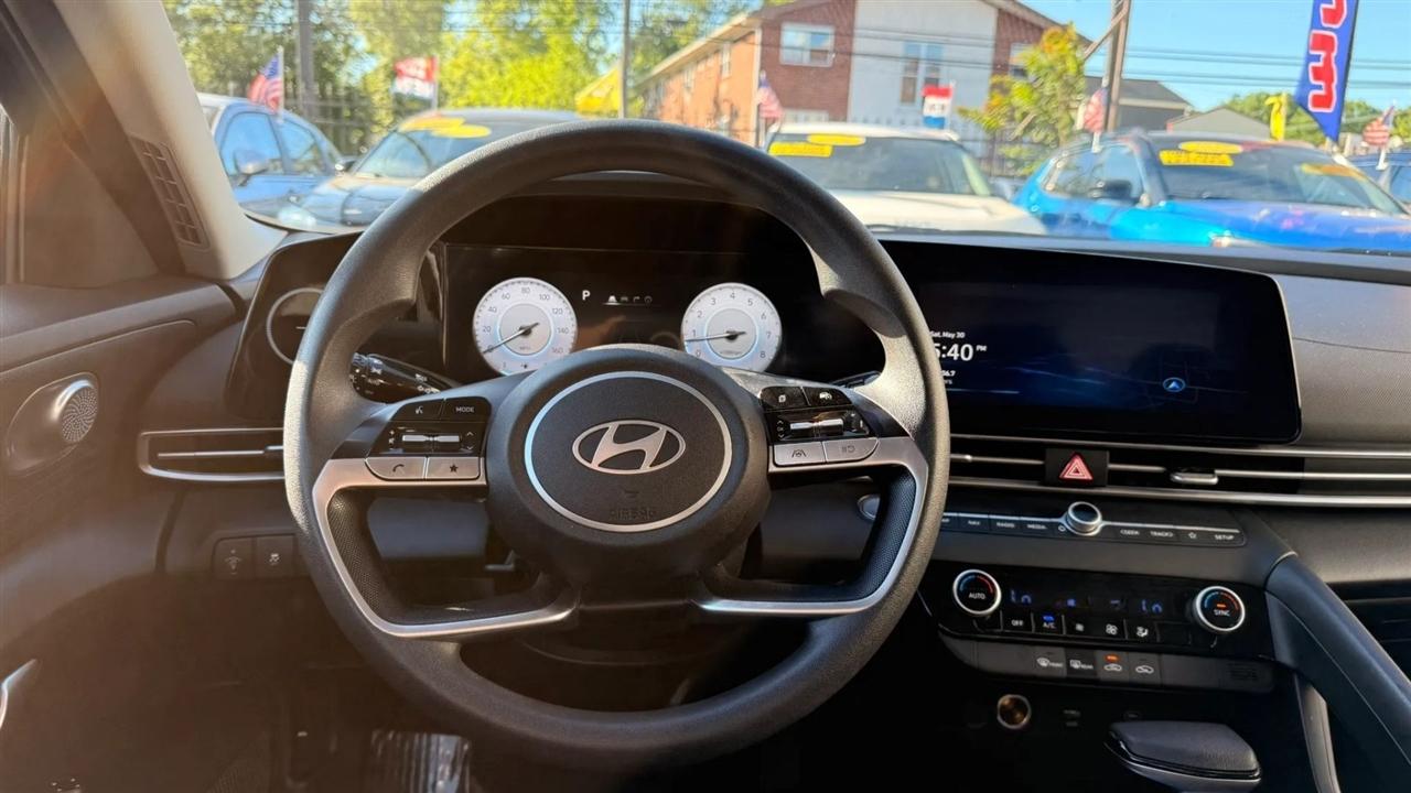 Hyundai Elantra SEL 2024