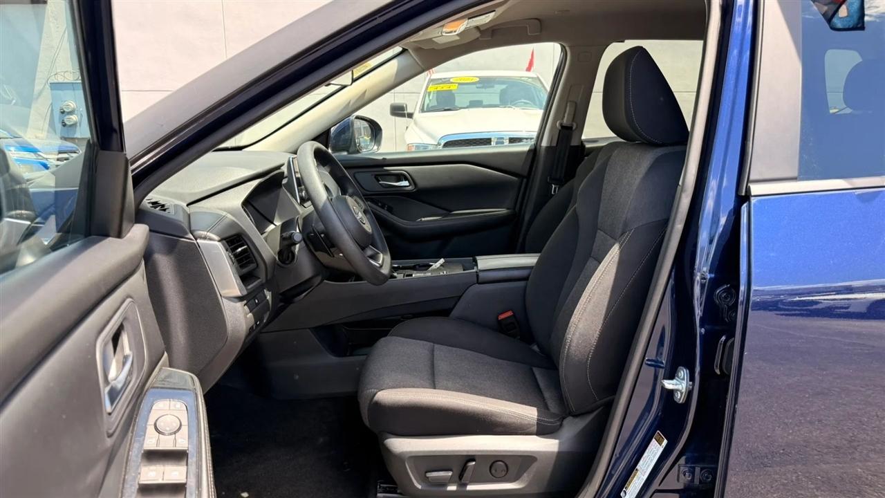 Nissan Rogue SV 2024